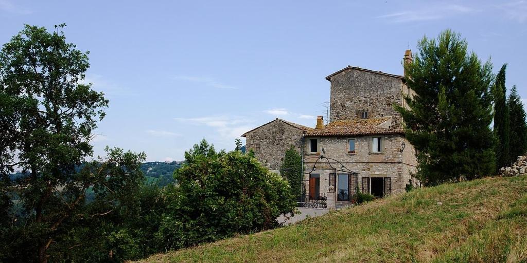Gli Appartamenti Di Torre Bertona Тоди Экстерьер фото