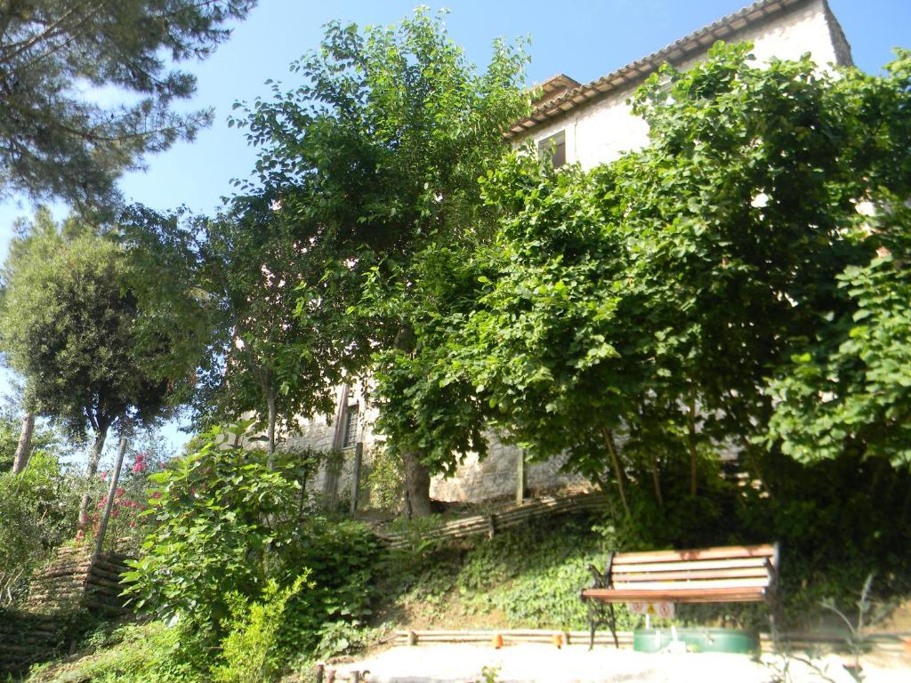Gli Appartamenti Di Torre Bertona Тоди Экстерьер фото